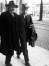 Niels Bohr mit Albert Einstein
