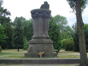Das Grab von Niels Bohr in Kopenhagen